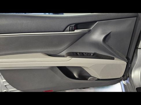 Used 2023 Toyota Camry SE image 16
