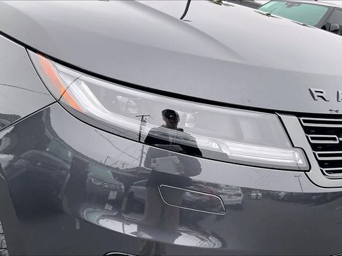 Used 2025 Land Rover Range Rover Sport Dynamic SE image 31