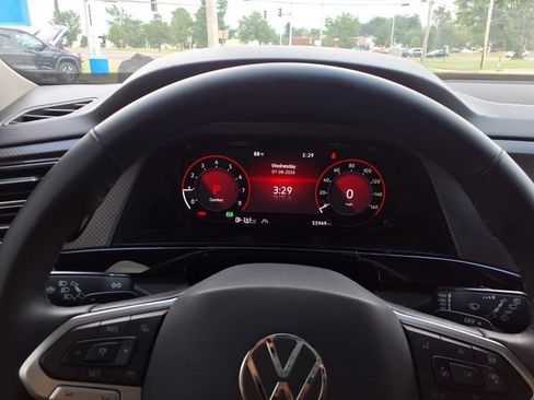 Used 2024 Volkswagen Atlas Peak Edition SE AWD/4WD image 11