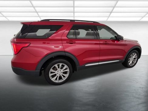 Used 2023 Ford Explorer XLT w/ Equipment Group 202A AWD/4WD image 9