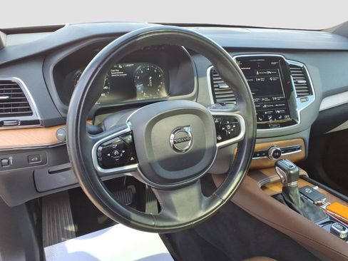 Used 2021 Volvo XC90 T6 Momentum w/ Protection Package image 12