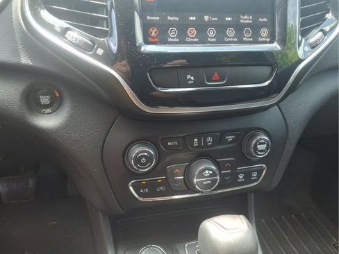 Used 2019 Jeep Cherokee Limited AWD/4WD image 18