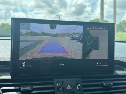 Used 2024 Audi Q5 e Premium Plus w/ Premium Plus Package image 12