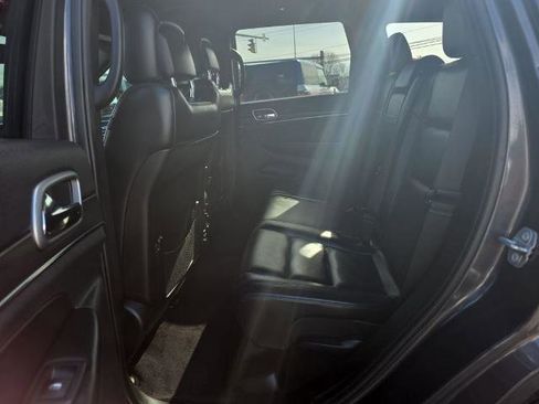 Used 2018 Jeep Grand Cherokee Limited image 16