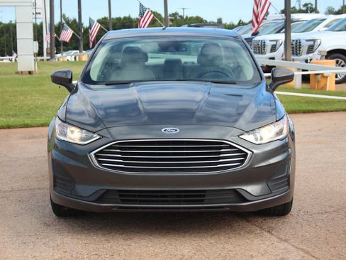 Used 2019 Ford Fusion SE FWD image 3