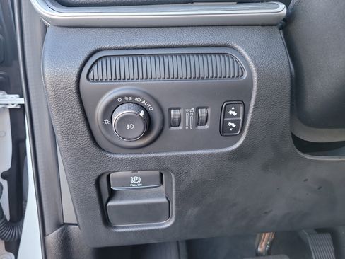 Used 2023 Jeep Wagoneer Series II w/ Premium Group I image 32