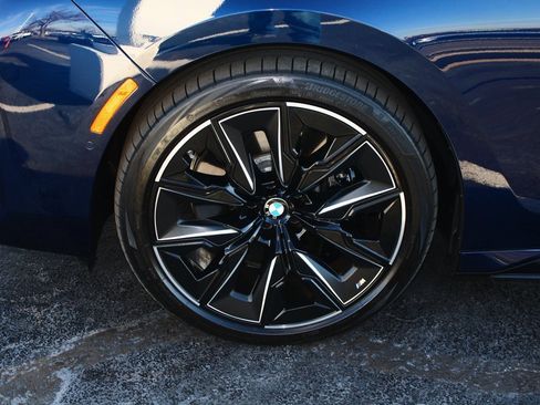 Used 2025 BMW 760i xDrive w/ Executive Package image 3