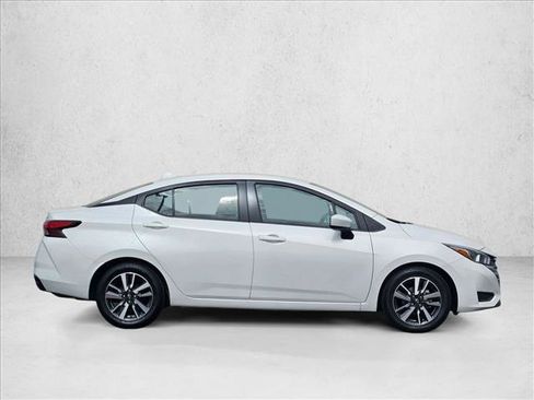 Used 2024 Nissan Versa SV FWD image 4