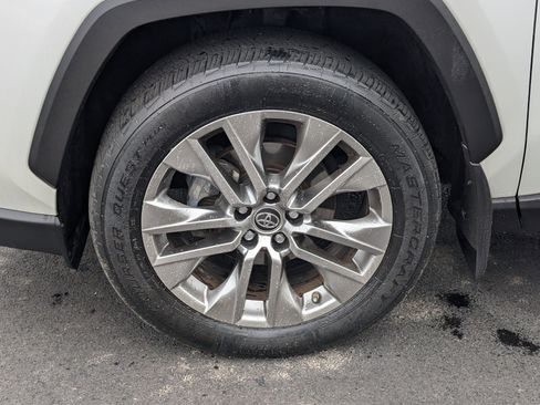 Used 2019 Toyota RAV4 Limited image 13