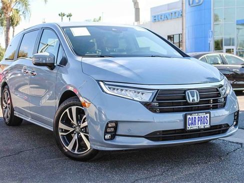 Certified 2024 Honda Odyssey Touring image 2