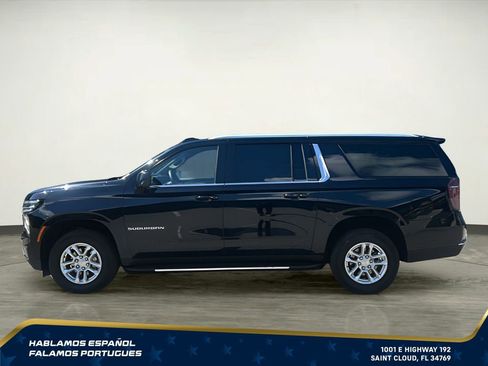 Used 2025 Chevrolet Suburban LS RWD image 3