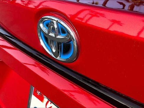 Used 2021 Toyota Corolla LE image 29