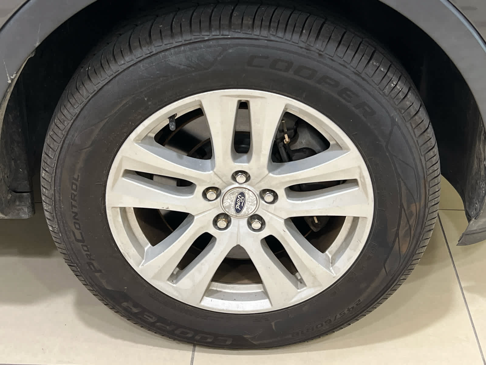 Used 2018 Ford Explorer XLT w/ Equipment Group 202A AWD/4WD image 3