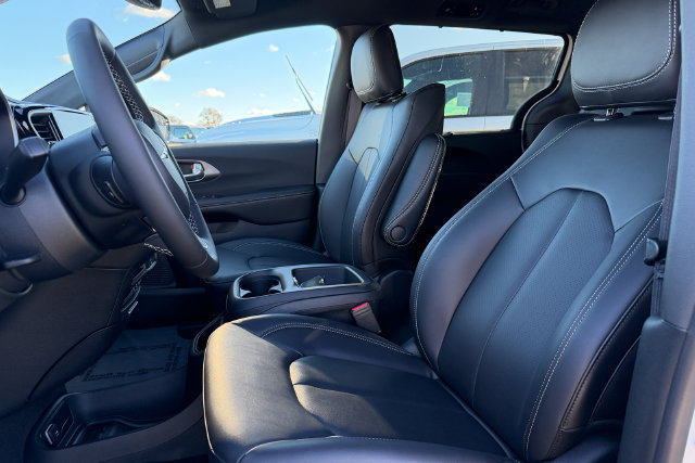 New 2026 Chrysler Pacifica Select AWD/4WD image 12