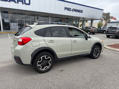 Used 2017 Subaru Crosstrek 2.0i Premium AWD/4WD image 3