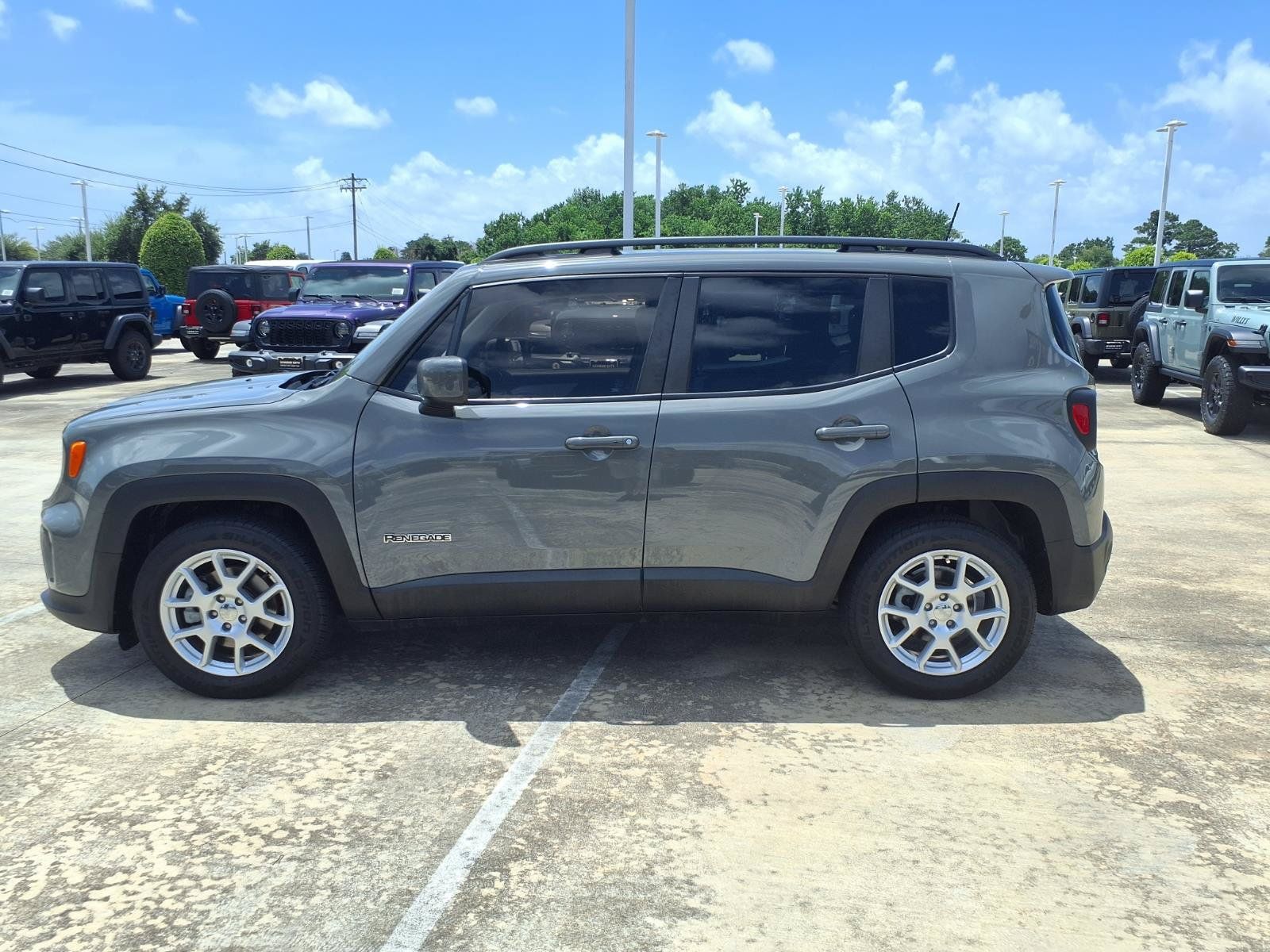 Used 2021 Jeep Renegade Latitude FWD image 10