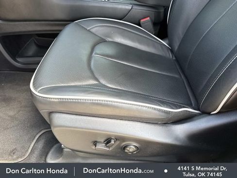 Used 2025 Chrysler Pacifica Limited w/ Trailer Tow Group FWD image 14