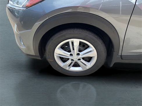 New 2025 Nissan Kicks Play S image 3