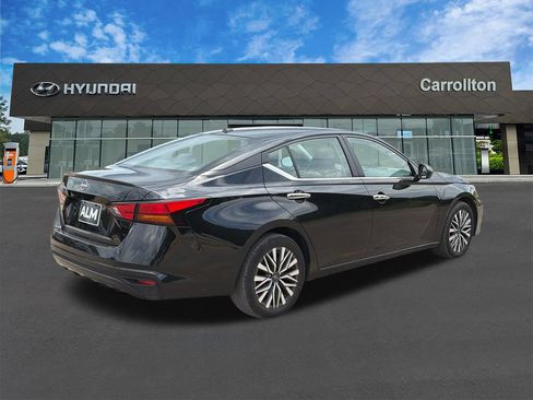 Used 2025 Nissan Altima 2.5 SV FWD image 5