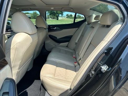 Used 2016 Nissan Maxima Platinum w/ Interior Lighting Package FWD image 10