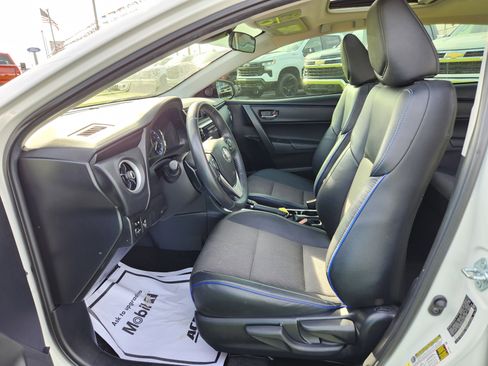 Used 2017 Toyota Corolla SE w/ SE Premium Package FWD image 12