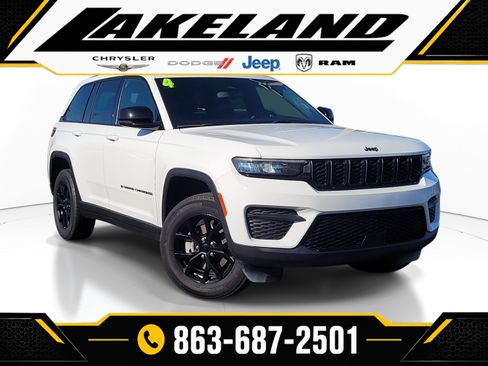 Used 2024 Jeep Grand Cherokee Altitude RWD image 1
