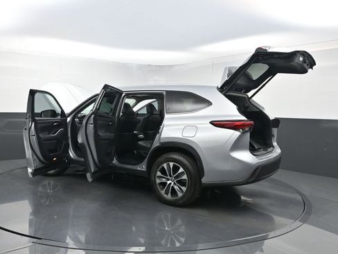 Used 2023 Toyota Highlander XLE image 38
