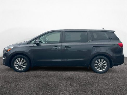 Used 2020 Kia Sedona LX image 2