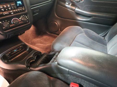 Used 2001 Chevrolet Blazer LT AWD/4WD image 18
