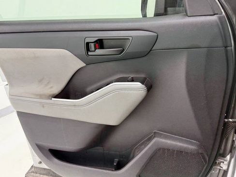 Used 2021 Toyota Highlander LE image 16