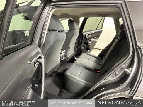 Used 2022 Toyota RAV4 LE FWD image 13