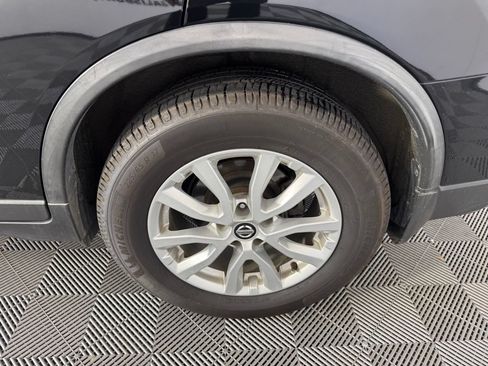 Used 2019 Nissan Rogue S w/ Special Edition Package FWD image 13