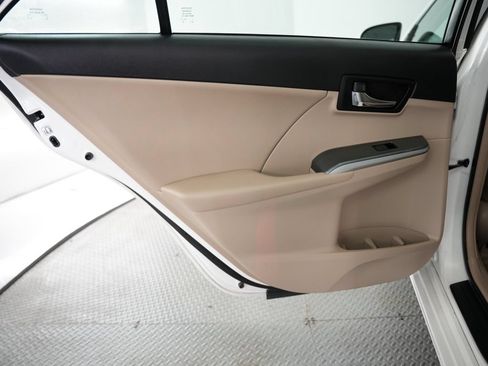 Used 2012 Toyota Camry XLE w/ Leather Pkg FWD image 38