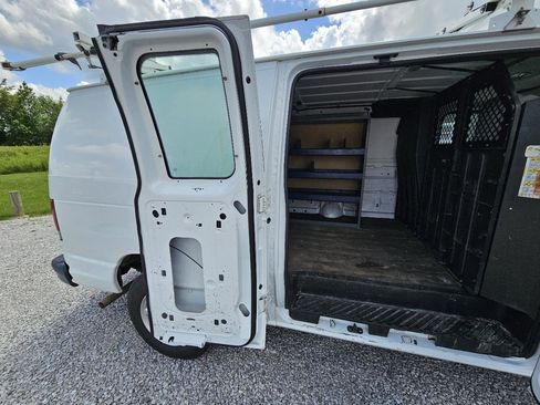 Used 2011 Ford E-150 and Econoline 150 w/ Commercial Cargo Van Pkg RWD image 24