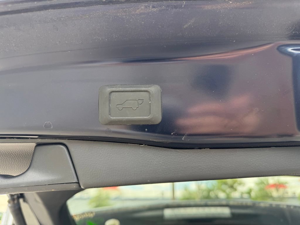 Used 2023 Toyota RAV4 XLE Premium FWD image 8