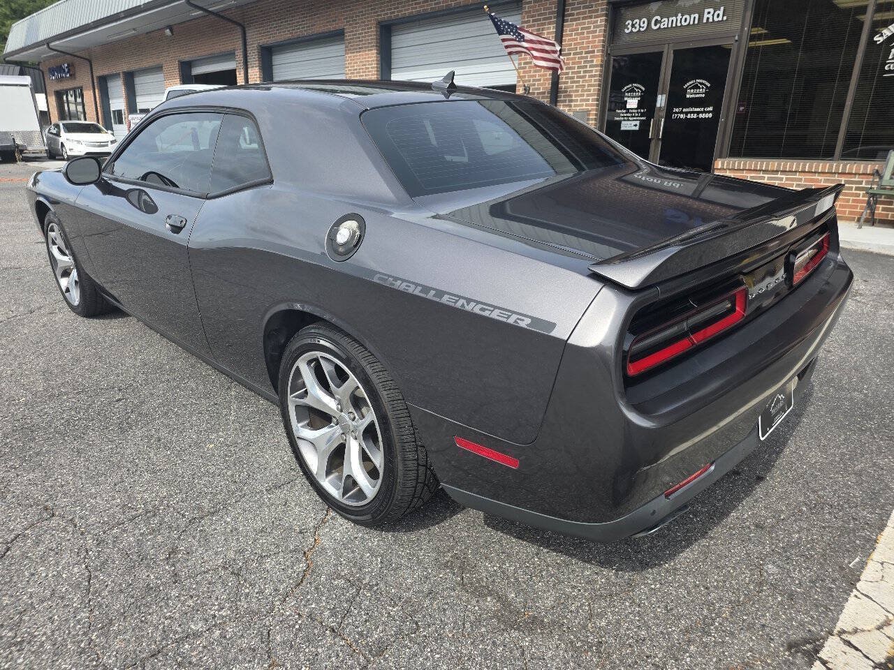 Used 2015 Dodge Challenger SXT Plus RWD image 4