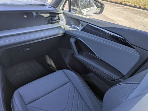 New 2026 Volkswagen Tiguan SE R-Line image 17