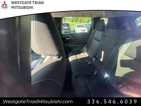 Used 2022 Mitsubishi Outlander ES FWD image 6