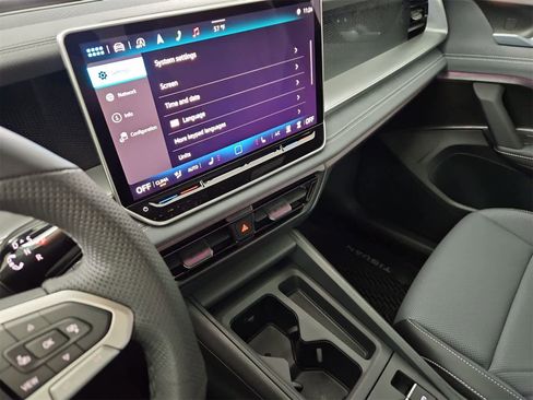 New 2025 Volkswagen Tiguan SE R-Line image 29