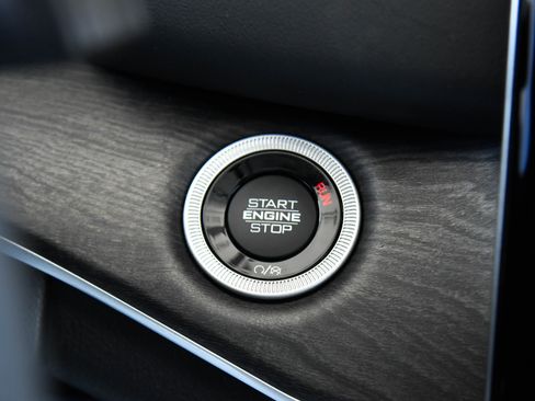 Used 2023 Jeep Grand Cherokee 4WD 4xe image 32