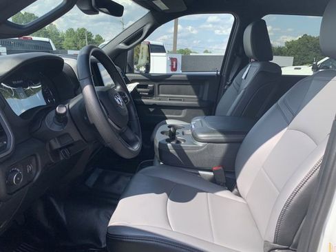 Used 2024 RAM 2500 Tradesman w/ Chrome Appearance Group image 19