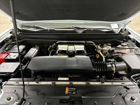 Used 2025 Chevrolet Colorado W/T w/ Advanced Trailering Package AWD/4WD image 31