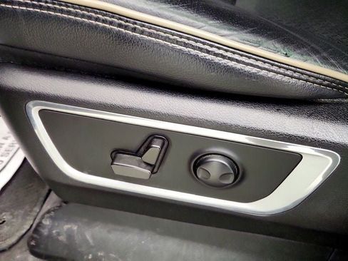 Used 2023 RAM 1500 Laramie AWD/4WD image 10