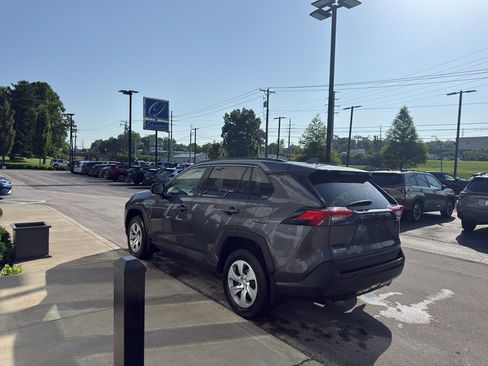 Used 2021 Toyota RAV4 LE AWD/4WD image 5
