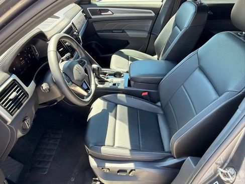 Used 2023 Volkswagen Atlas Cross Sport SE FWD image 12