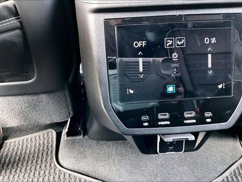 Used 2026 GMC Yukon Denali Ultimate AWD/4WD image 10