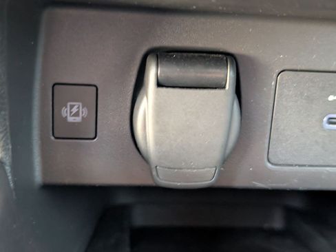 Used 2025 Nissan Versa SR w/ Trunk Package FWD image 19