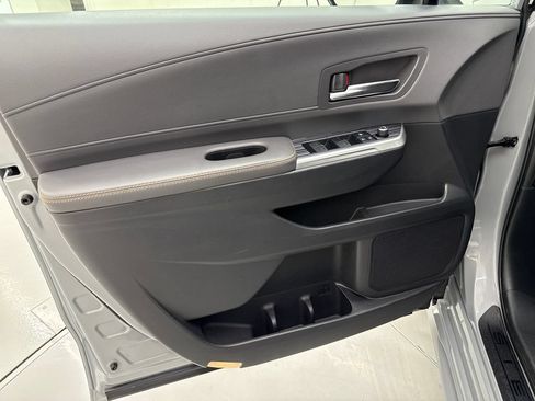 Used 2022 Toyota Sienna XLE Woodland Edition AWD/4WD image 11