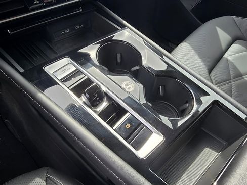 Used 2025 Volkswagen Atlas SE image 21