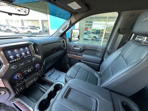 Used 2022 Chevrolet Silverado 3500 High Country w/ Z71 Off-Road Package AWD/4WD image 12